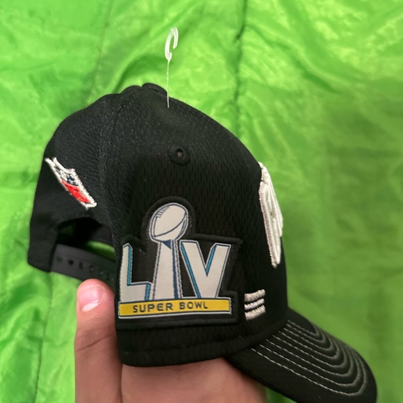 Buccaneers hat - Picture 2 of 3